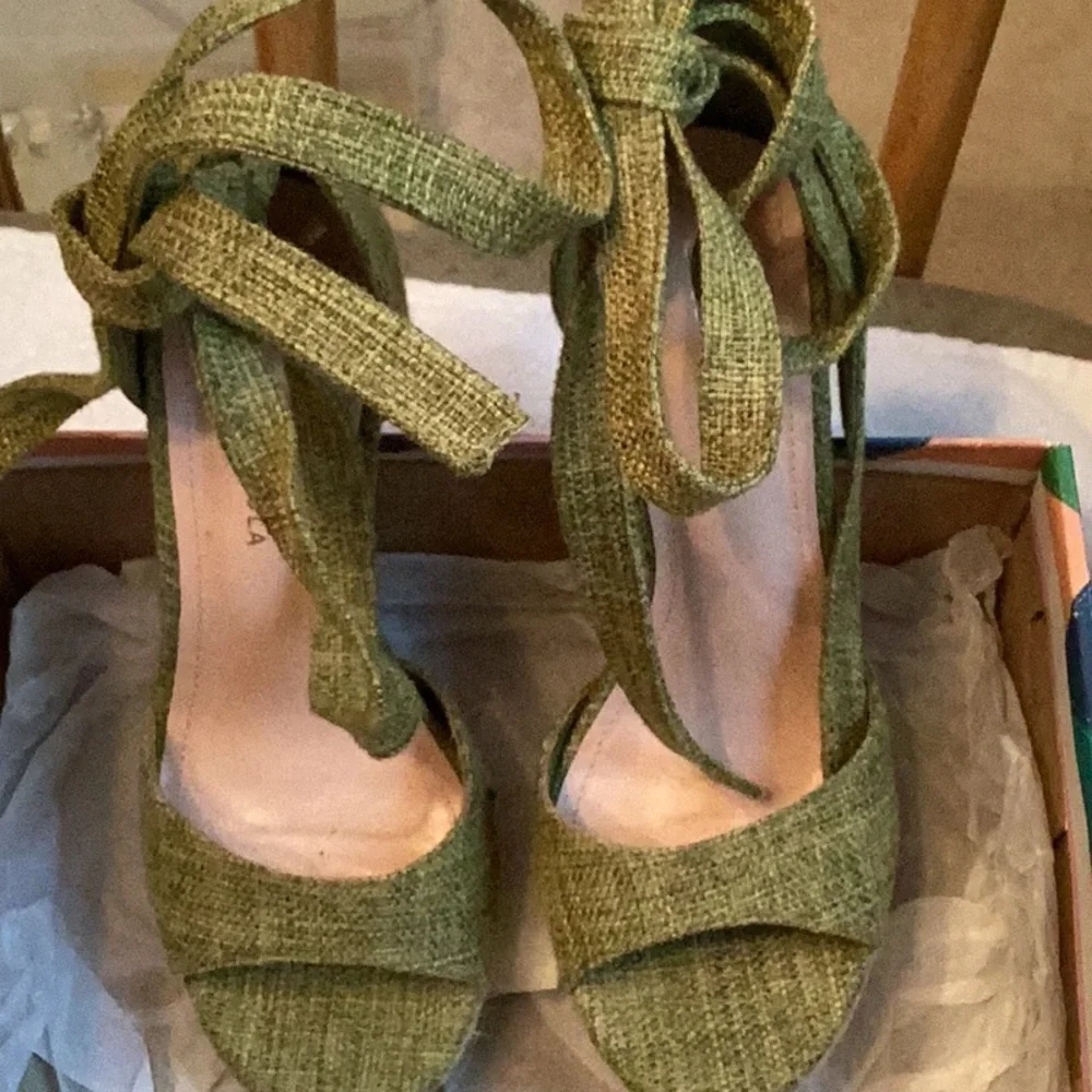 Shoe Republic LA shoes in size 6 - Picture 1 of 6